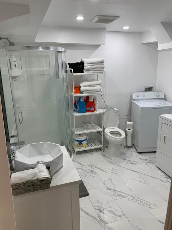 Big Oasis Studio Near Airport Yyz Hotell Toronto Exteriör bild