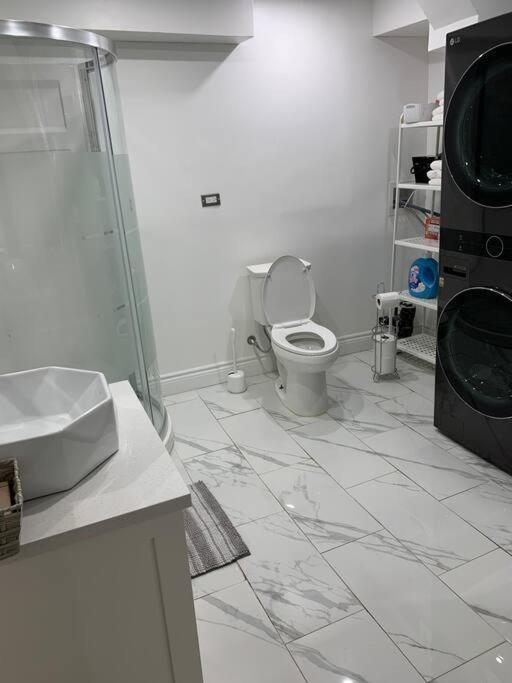 Big Oasis Studio Near Airport Yyz Hotell Toronto Exteriör bild